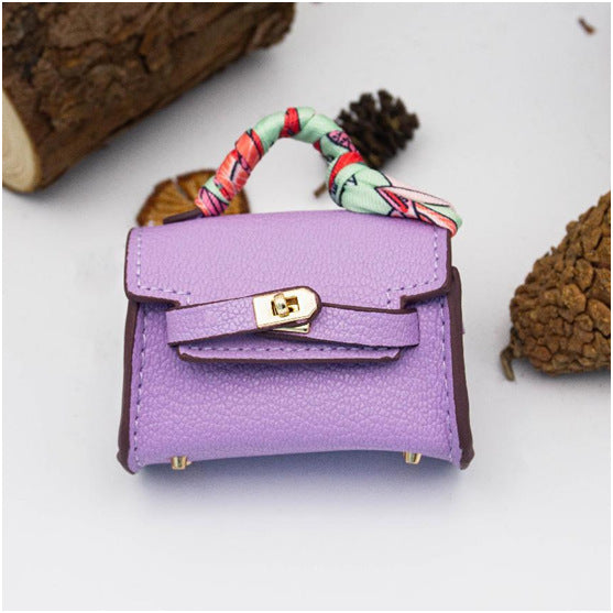 Mini Kelly – Keychain & AirPods Case